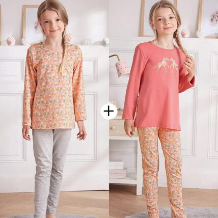 2 pyjamas