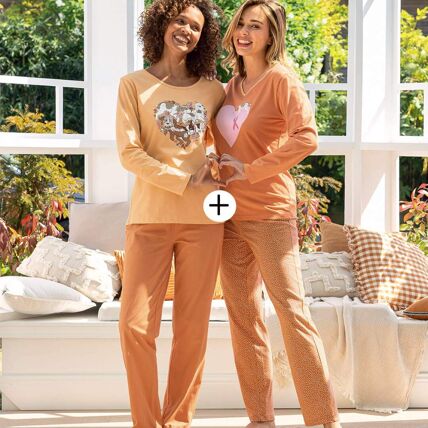 2 pyjamas