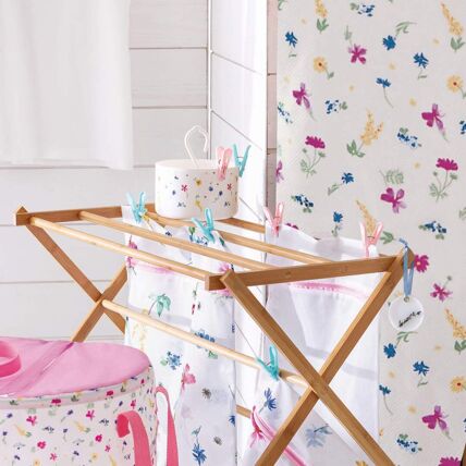 Boîte et pinces à linge