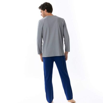 2 pyjamas