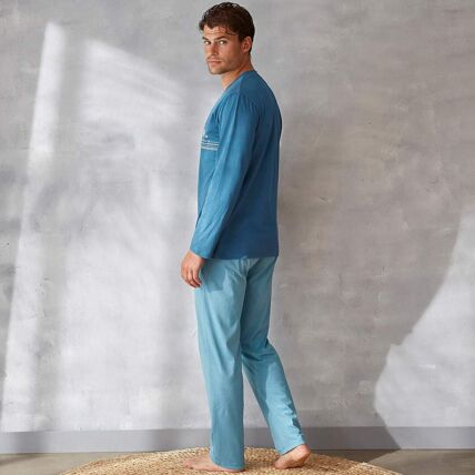 2 pyjamas