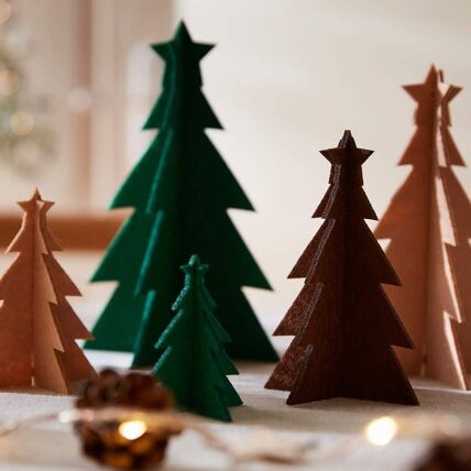 5 sapins en feutrine
