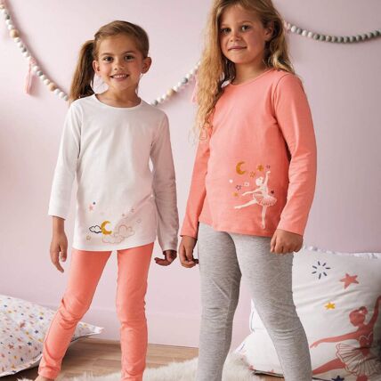 2 pyjamas